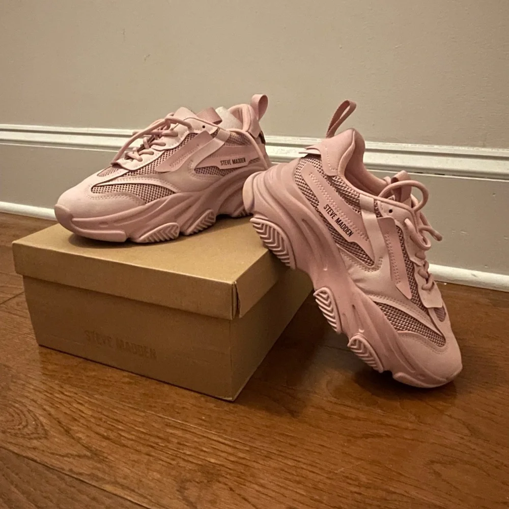 Steve Madden possession sneakers - Picture 1 of 5